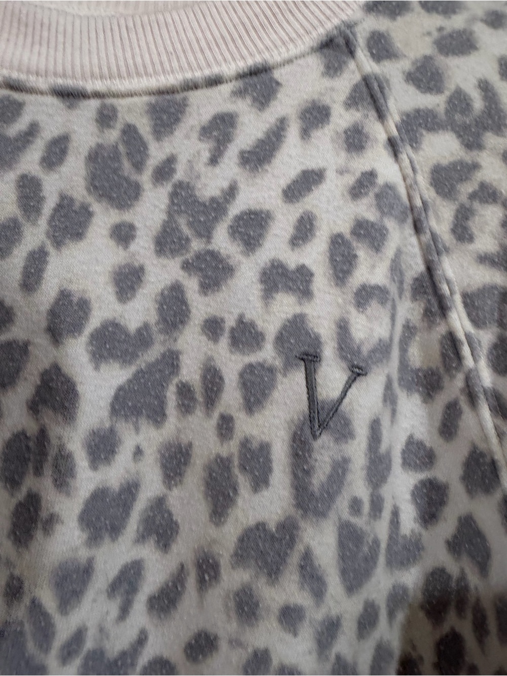Victoria's Secret Gray Leopard Crewneck Sweater - Cream & Light Gray M - Picture 2 of 9